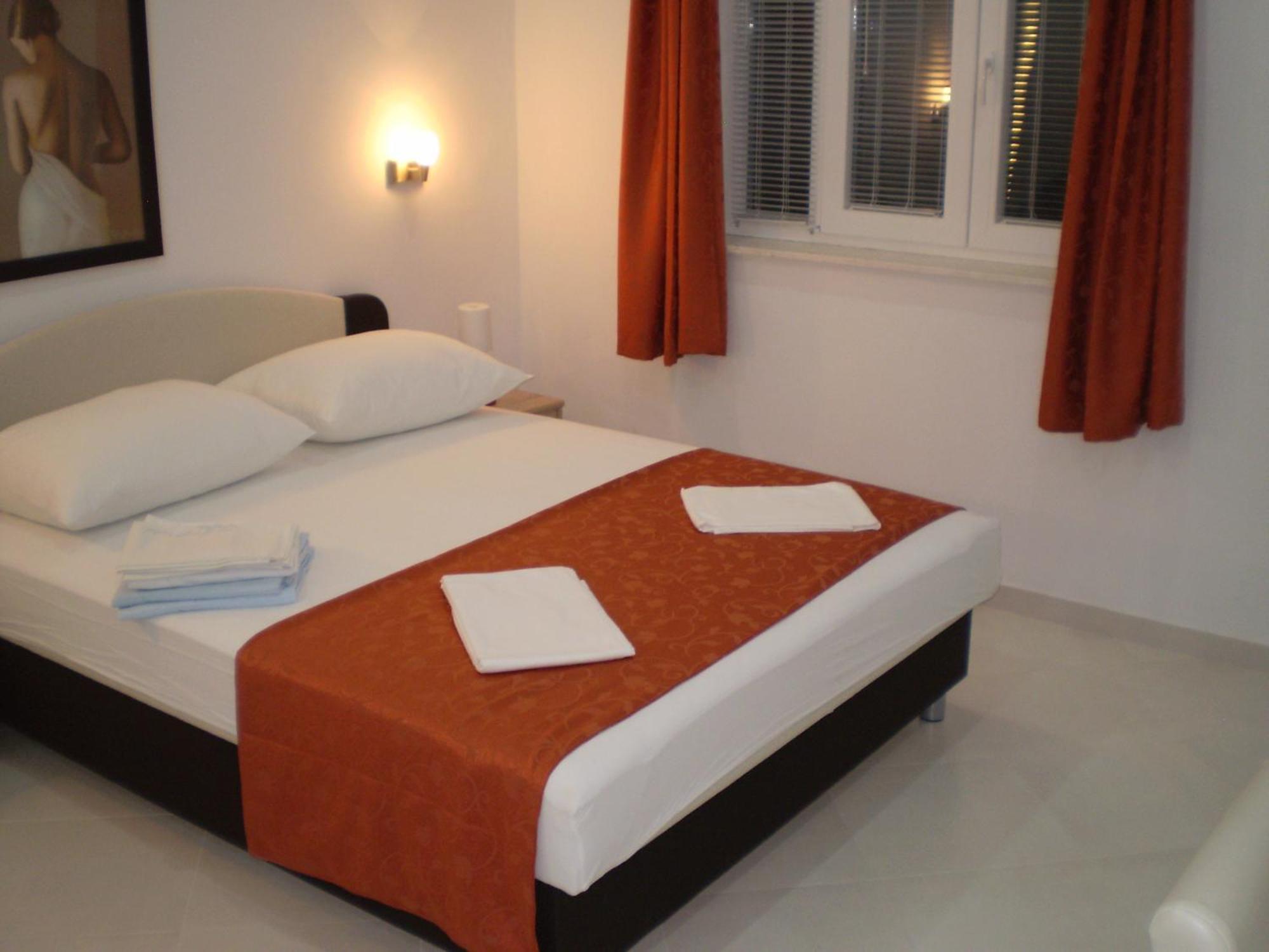 Apartments Tare, Free Parking Vodice Room photo